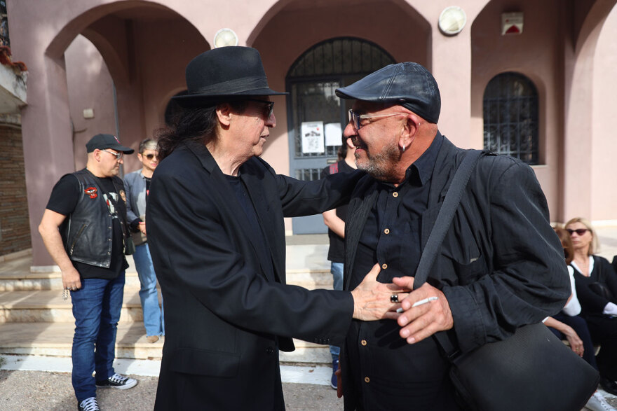 Αντώνης Τουρκογιώργης: Σε κλίμα συγκίνησης το τελευταίο αντίο στον σπουδαίο τραγουδιστή