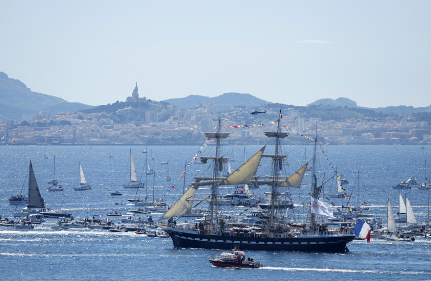 Η Ολυμπιακή φλόγα έφτασε στη Μασσαλία υπό δρακόντεια μέτρα ασφαλείας - Δείτε φωτογραφίες