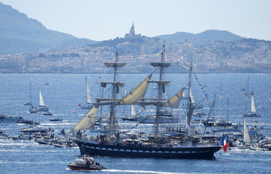 Η Ολυμπιακή φλόγα έφτασε στη Μασσαλία υπό δρακόντεια μέτρα ασφαλείας - Δείτε φωτογραφίες