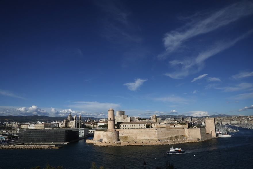 Η Ολυμπιακή φλόγα έφτασε στη Μασσαλία υπό δρακόντεια μέτρα ασφαλείας - Δείτε φωτογραφίες