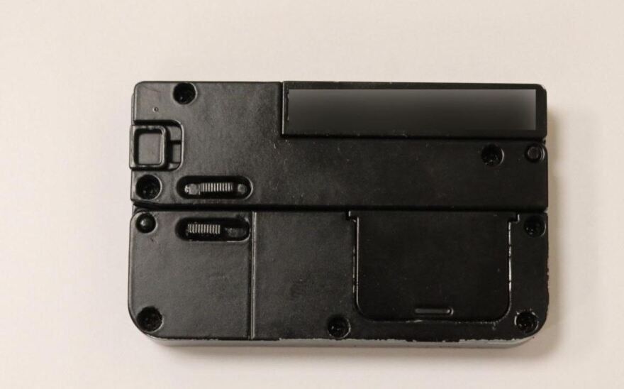 Βόλος: Νεαροί είχαν κρυμμένο όπλο που έμοιαζε με πιστωτική κάρτα - Δείτε φωτογραφίες