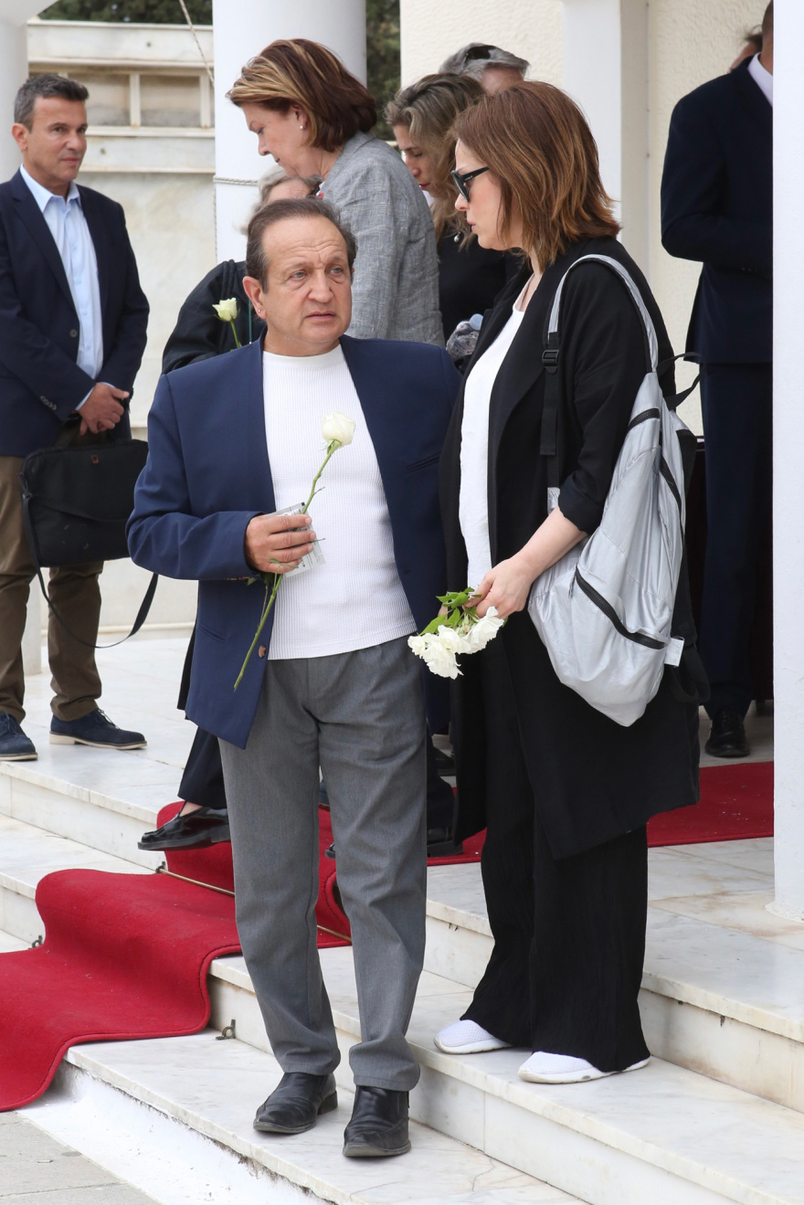  Άννα Παναγιωτοπούλου: Σε κλίμα συγκίνησης το τελευταίο αντίο στην αγαπημένη ηθοποιό 