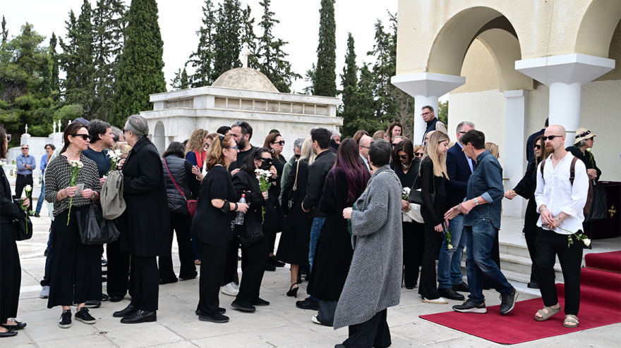  Άννα Παναγιωτοπούλου: Σε κλίμα συγκίνησης το τελευταίο αντίο στην αγαπημένη ηθοποιό 