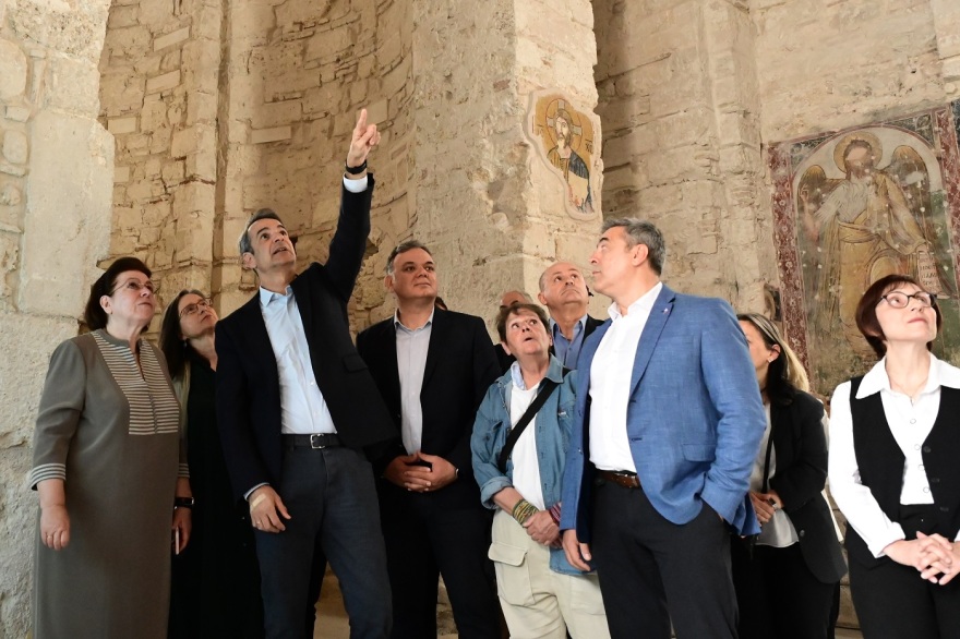 Κυριάκος Μητσοτάκης: Στη Μονή Δαφνίου ο πρωθυπουργός - Δείτε φωτογραφίες