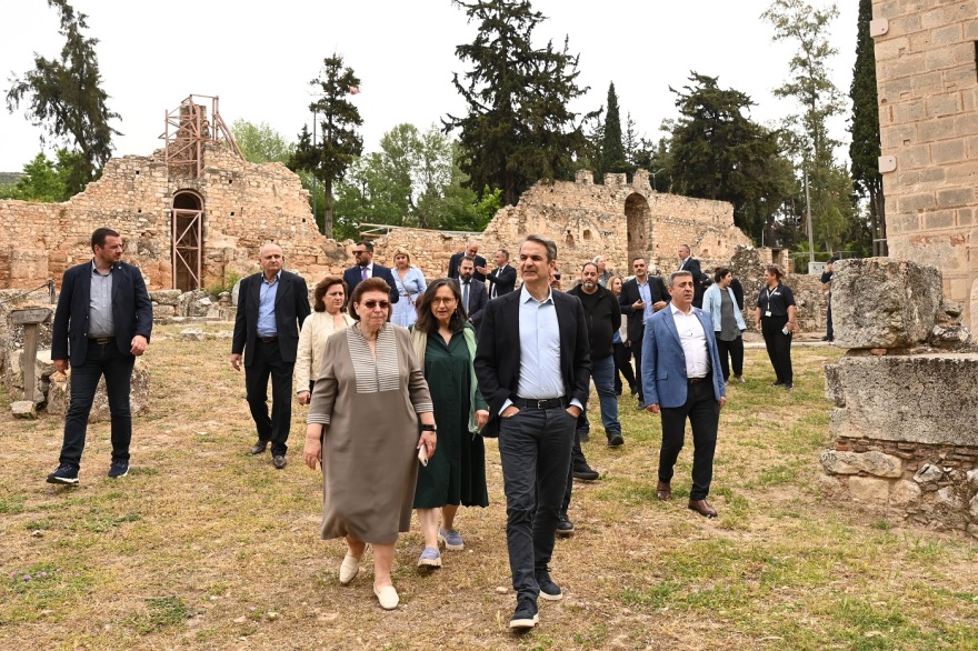 Κυριάκος Μητσοτάκης: Στη Μονή Δαφνίου ο πρωθυπουργός - Δείτε φωτογραφίες