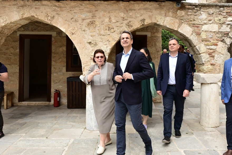 Κυριάκος Μητσοτάκης: Στη Μονή Δαφνίου ο πρωθυπουργός - Δείτε φωτογραφίες