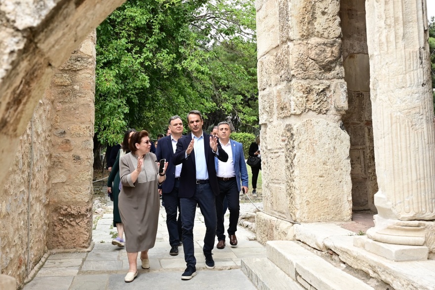 Κυριάκος Μητσοτάκης: Στη Μονή Δαφνίου ο πρωθυπουργός - Δείτε φωτογραφίες