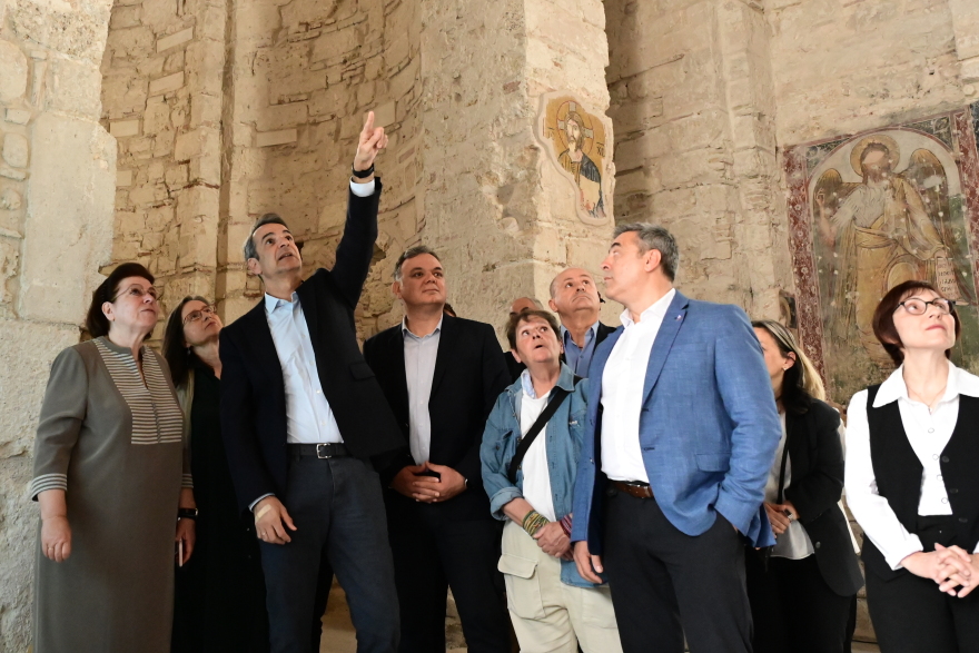 Κυριάκος Μητσοτάκης: Στη Μονή Δαφνίου ο πρωθυπουργός - Δείτε φωτογραφίες