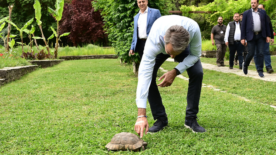 Κυριάκος Μητσοτάκης: Στη Μονή Δαφνίου ο πρωθυπουργός - Δείτε φωτογραφίες