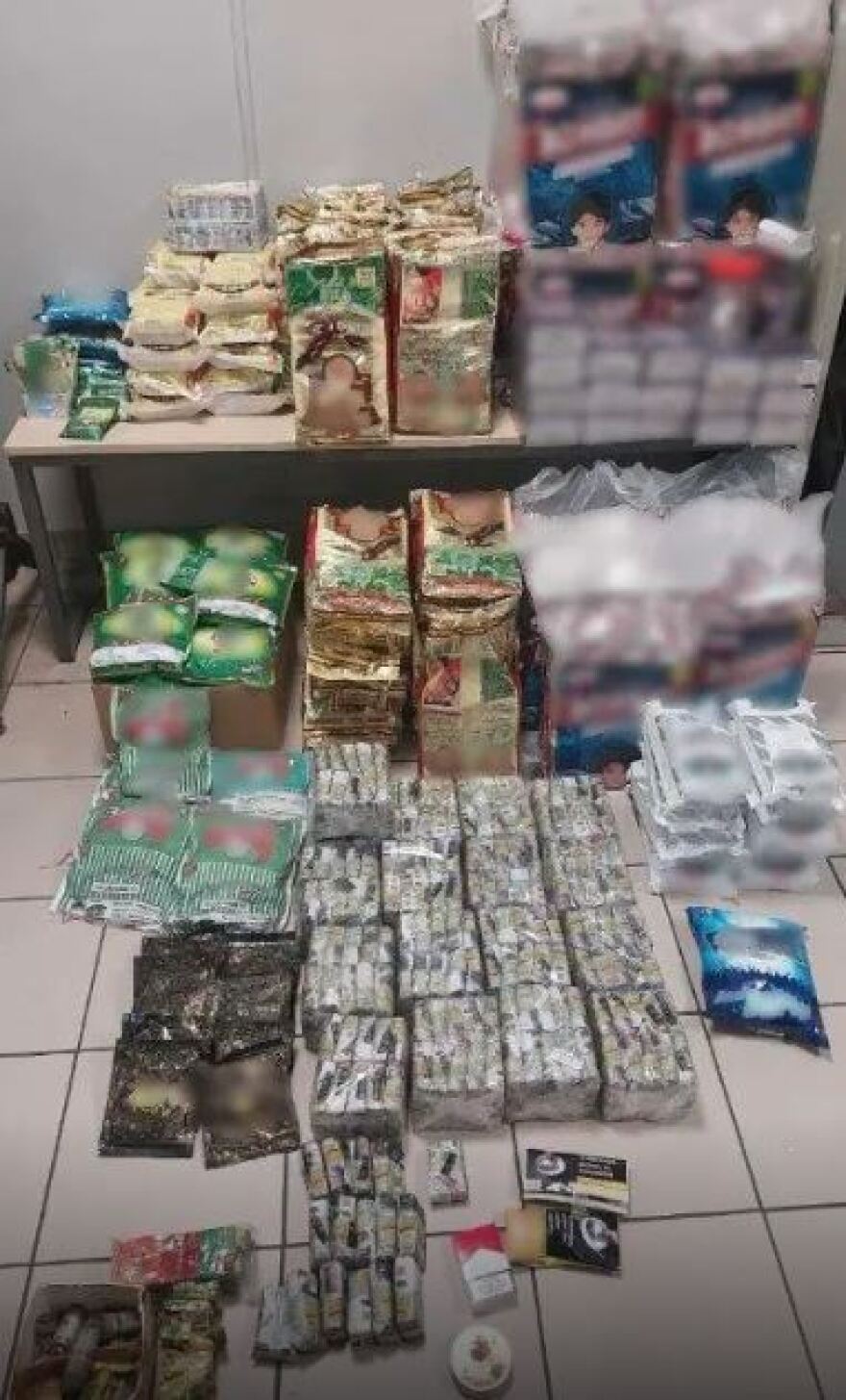 Ομόνοια: Χειροπέδες σε δύο άτομα για διακίνηση λαθραίων τσιγάρων