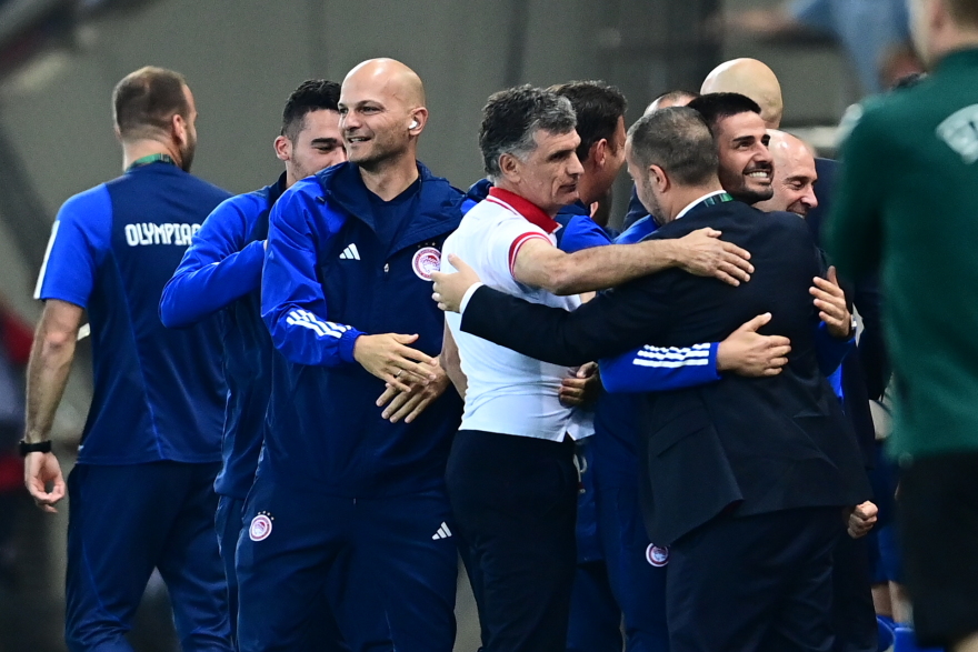 Ολυμπιακός: Ελληνική τραγωδία για την Άστον Βίλα, γράφουν οι Άγγλοι - «Φέρτε μας το Ευρωπαϊκό» το σύνθημα του κόσμου του Ολυμπιακού