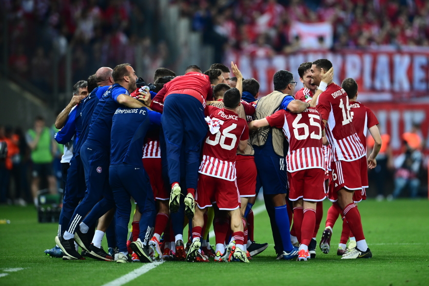 Ολυμπιακός: Ελληνική τραγωδία για την Άστον Βίλα, γράφουν οι Άγγλοι - «Φέρτε μας το Ευρωπαϊκό» το σύνθημα του κόσμου του Ολυμπιακού