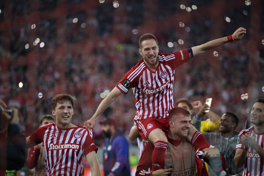 Ολυμπιακός: Ελληνική τραγωδία για την Άστον Βίλα, γράφουν οι Άγγλοι - «Φέρτε μας το Ευρωπαϊκό» το σύνθημα του κόσμου του Ολυμπιακού