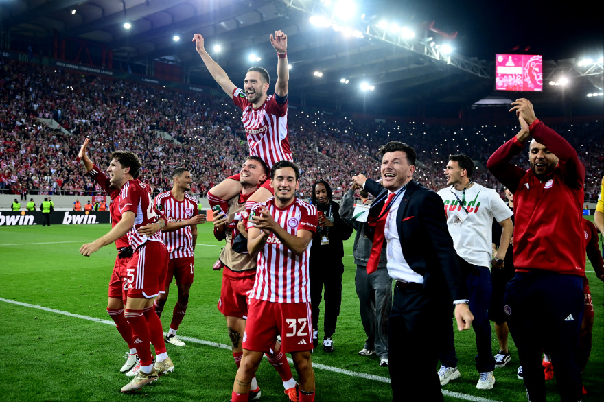 Ολυμπιακός: Ελληνική τραγωδία για την Άστον Βίλα, γράφουν οι Άγγλοι - «Φέρτε μας το Ευρωπαϊκό» το σύνθημα του κόσμου του Ολυμπιακού