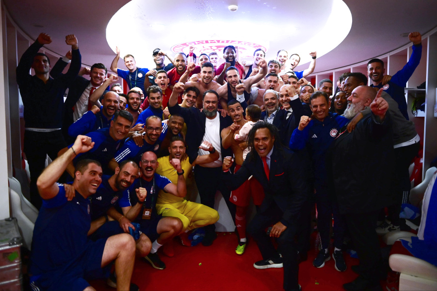 Ολυμπιακός: Ελληνική τραγωδία για την Άστον Βίλα, γράφουν οι Άγγλοι - «Φέρτε μας το Ευρωπαϊκό» το σύνθημα του κόσμου του Ολυμπιακού