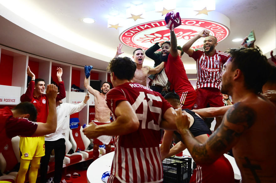 Ολυμπιακός: Ελληνική τραγωδία για την Άστον Βίλα, γράφουν οι Άγγλοι - «Φέρτε μας το Ευρωπαϊκό» το σύνθημα του κόσμου του Ολυμπιακού