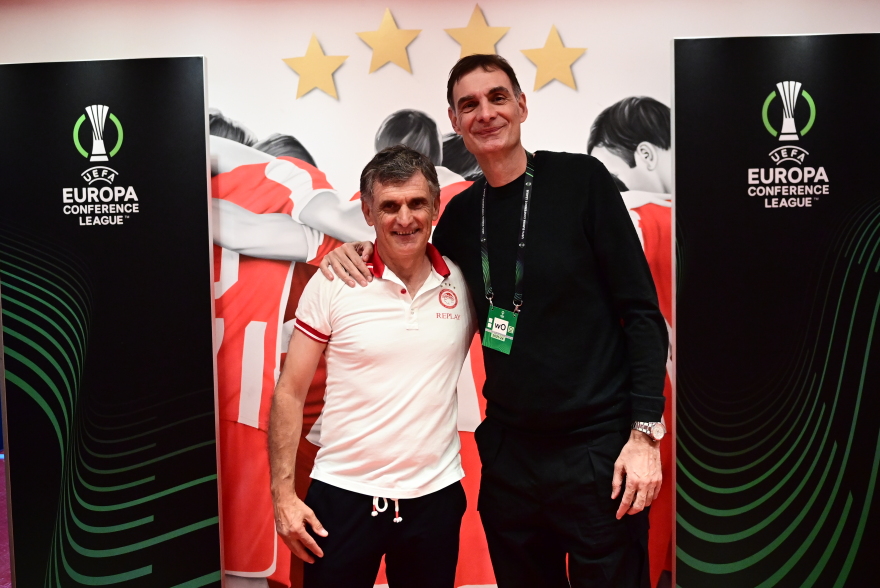 Ολυμπιακός: Η αγκαλιά του Μεντιλίμπαρ με τον Μπαρτζώκα μετά την πρόκριση στον τελικό - Φωτογραφίες 