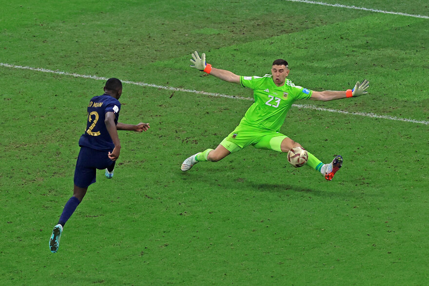 Αγιούμπ Ελ Καμπί: Έκανε αυτό που δεν έκανε ο Μουανί στο Μουντιάλ, νικώντας τον Μαρτίνες στο 2-0 - Βίντεο & φωτογραφίες