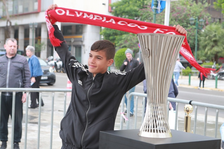 Conference League: Στην πλατεία Κοτζιά το τρόπαιο - Δείτε φωτογραφίες