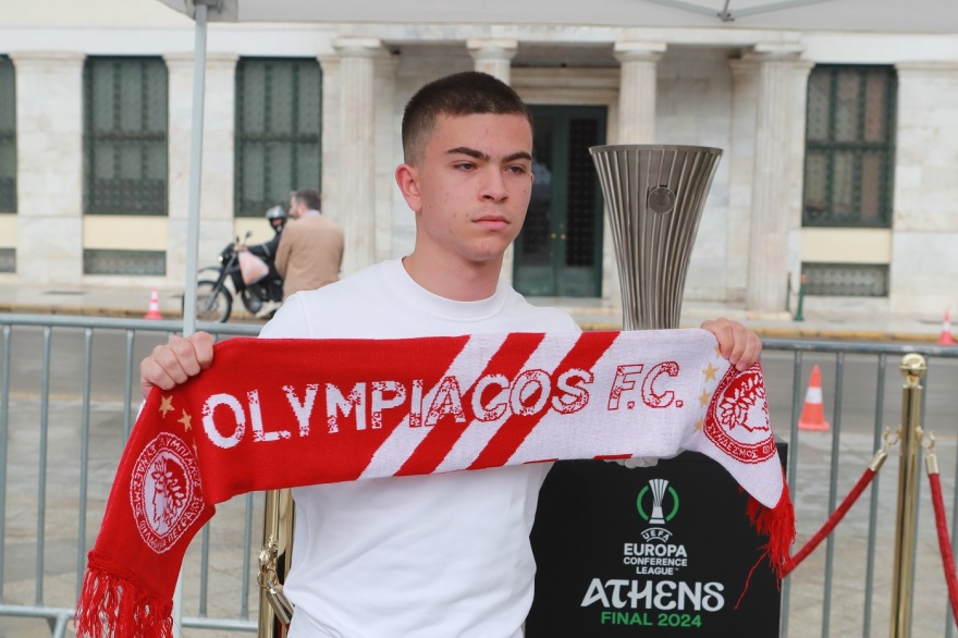 Conference League: Στην πλατεία Κοτζιά το τρόπαιο - Δείτε φωτογραφίες