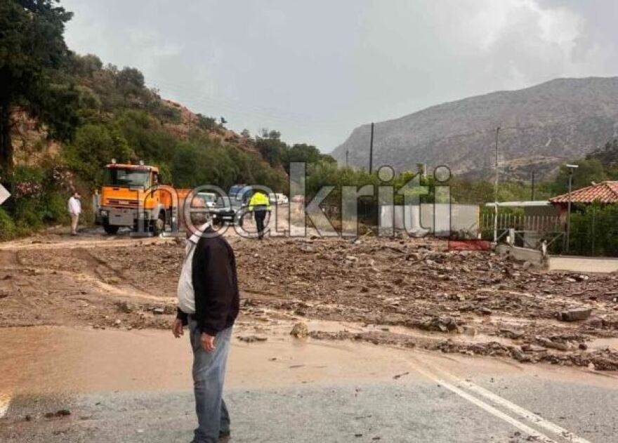 Κρήτη: Προβλήματα από την ισχυρή καταιγίδα - Κατολισθήσεις στον ΒΟΑΚ, ουρές χιλιομέτρων