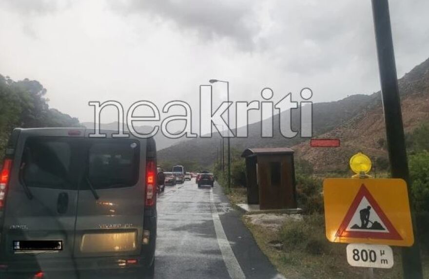 Κρήτη: Προβλήματα από την ισχυρή καταιγίδα - Κατολισθήσεις στον ΒΟΑΚ, ουρές χιλιομέτρων