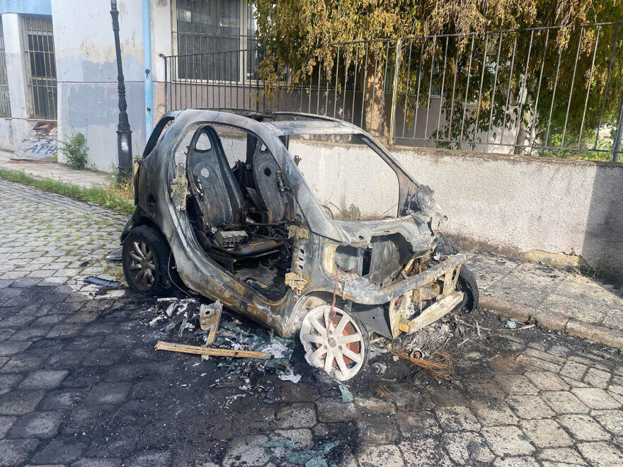 Θεσσαλονίκη: Κακουργηματική δίωξη σε 32χρονο που έβαλε φωτιά σε τρία ΙΧ και ένα παράπηγμα στον Λαγκαδά