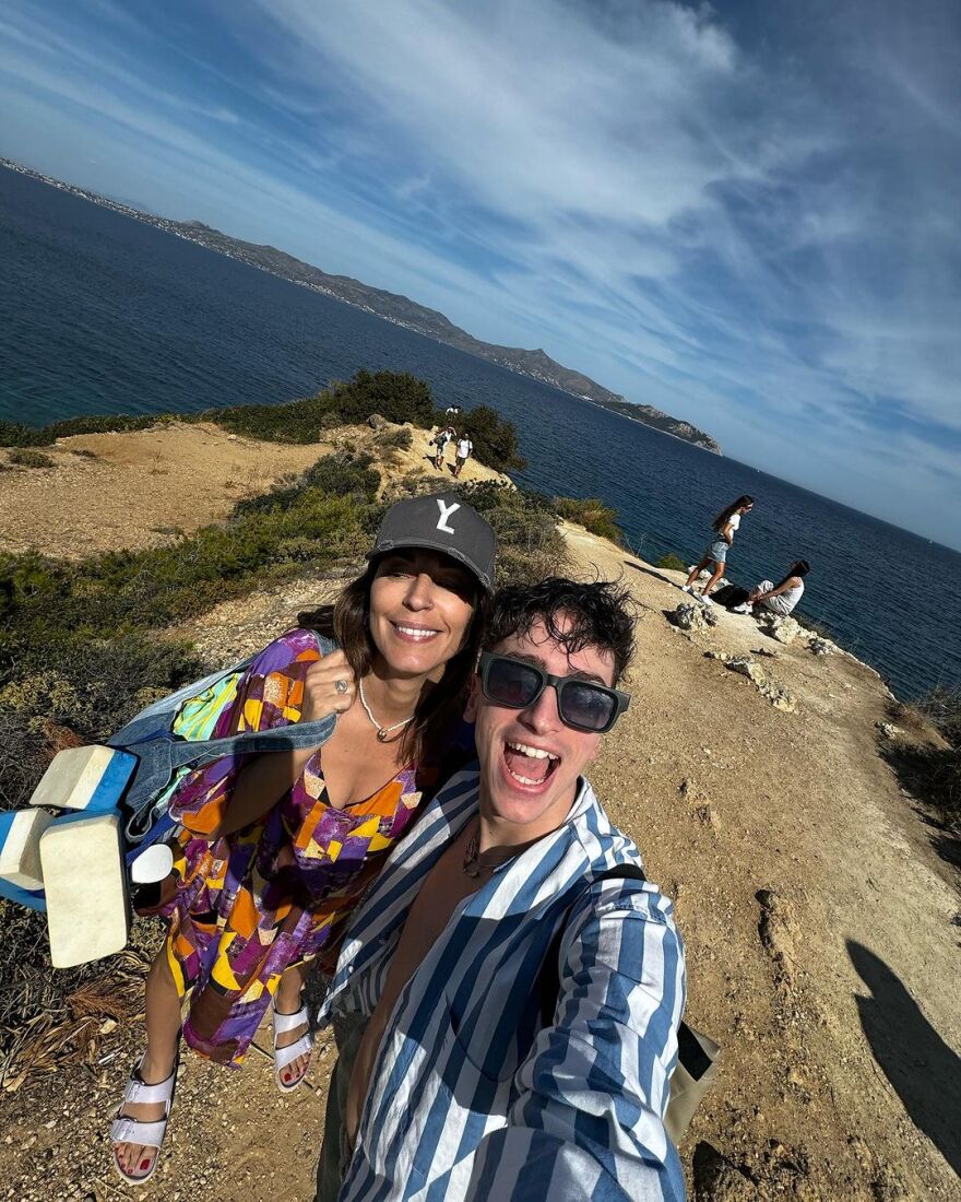 Κατερίνα Παπουτσάκη: Το φωτογραφικό άλμπουμ από τις διακοπές με τους γιους της στο Αγκίστρι