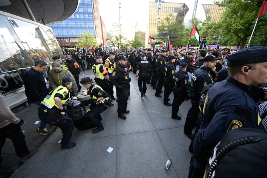 Eurovision: Συγκρούσεις μεταξύ αστυνομίας και φιλοπαλαιστίνιων διαδηλωτών έξω από τον χώρο διεξαγωγής του τελικού