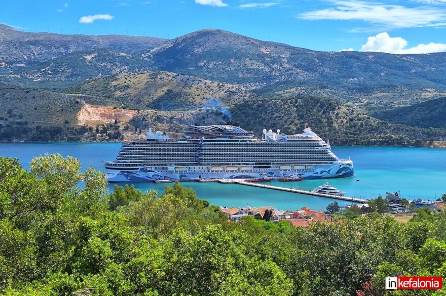 Κεφαλονιά: Κατέπλευσε στο λιμάνι Αργοστολίου τo πελώριο κρουαζιερόπλοιο Norwegian Viva - Δείτε φωτογραφίες
