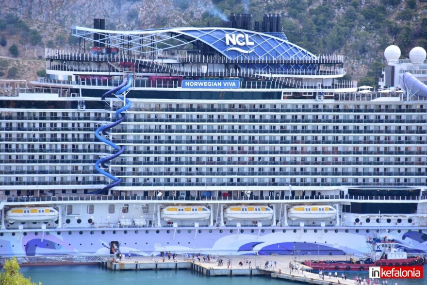Κεφαλονιά: Κατέπλευσε στο λιμάνι Αργοστολίου τo πελώριο κρουαζιερόπλοιο Norwegian Viva - Δείτε φωτογραφίες