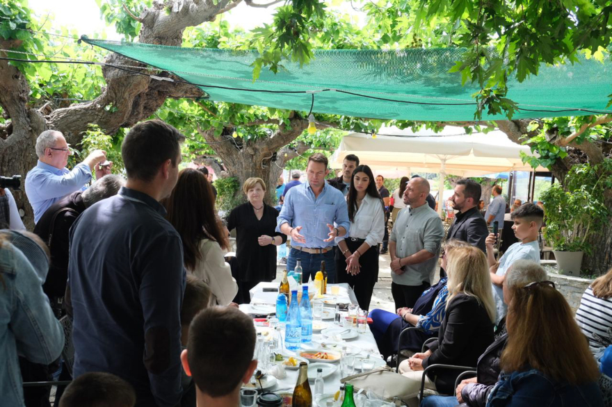 Επίσκεψη Κασσελάκη στη Λίμνη Κάρλα: Αγροτική οικονομία, δημόσια υγεία και υποδομές παραμένουν ακόμα τραυματισμένες