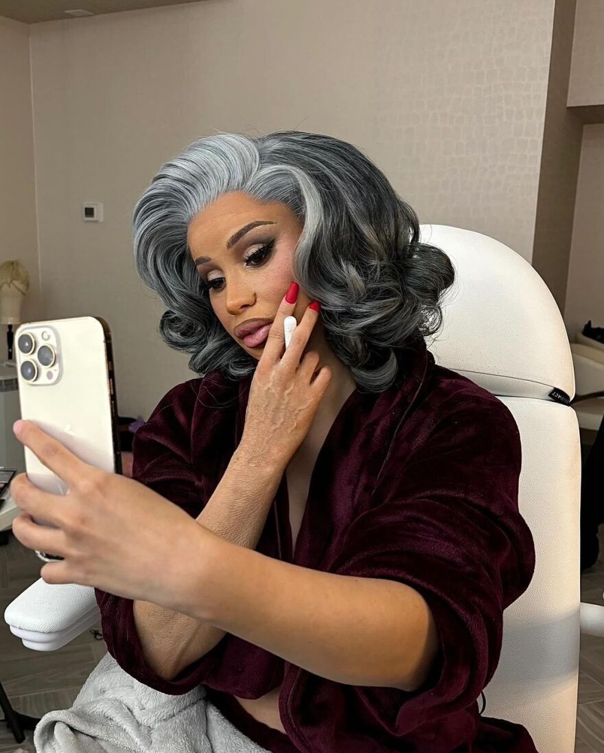 Cardi B: Ήθελε να εμφανιστεί στο Met Gala ως ηλικιωμένη γυναίκα, αλλά δεν το έκανε για τις φωτογραφίες 