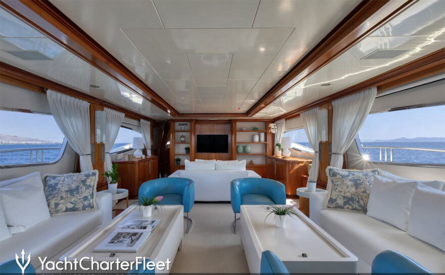 Σπέτσες: «Έγιναν όλα σε χρόνο dt» λέει ο ιδιοκτήτης της θαλαμηγού που έπεσε στην προβλήτα