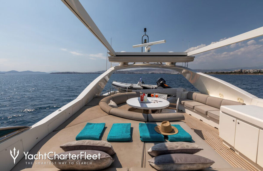 Σπέτσες: «Έγιναν όλα σε χρόνο dt» λέει ο ιδιοκτήτης της θαλαμηγού που έπεσε στην προβλήτα