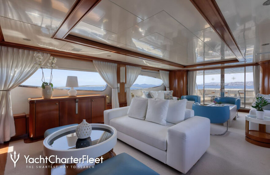 Σπέτσες: «Έγιναν όλα σε χρόνο dt» λέει ο ιδιοκτήτης της θαλαμηγού που έπεσε στην προβλήτα