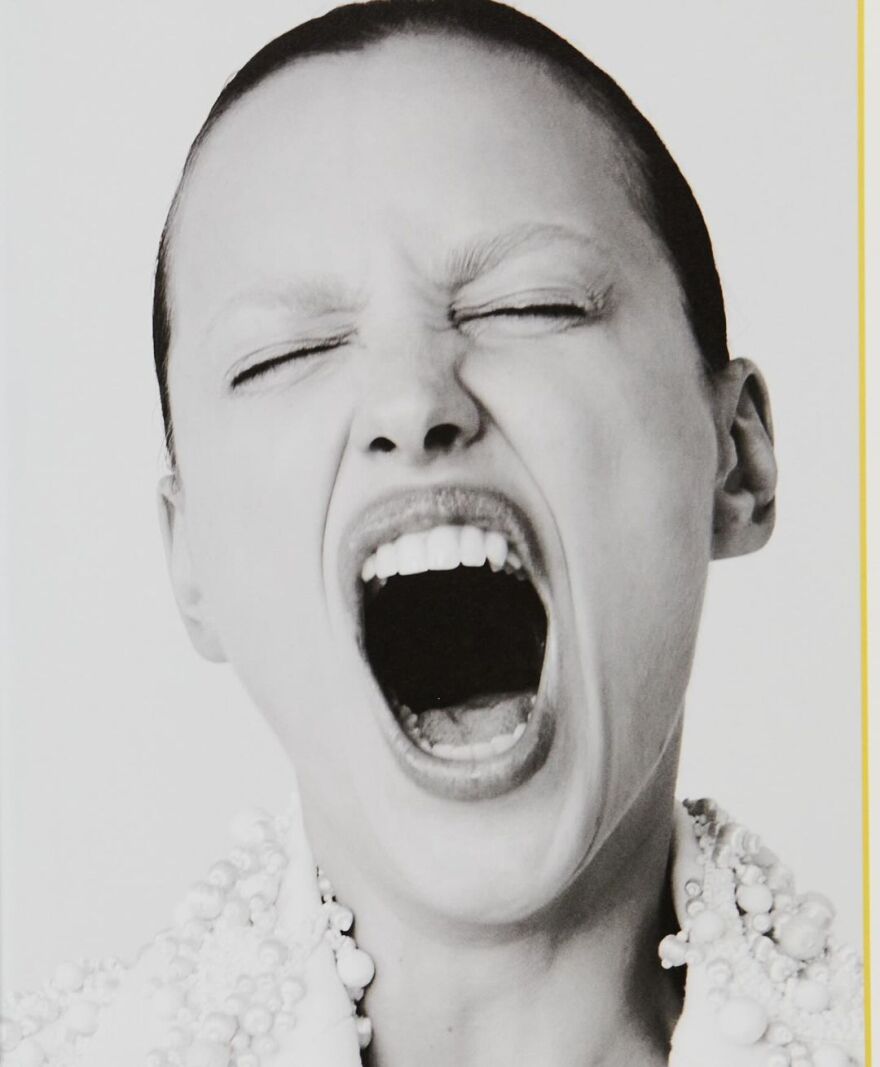 Ιρίνα Σάικ: Πόζαρε με αποκαλυπτικό κορμάκι γνωστού οίκου ραπτικής