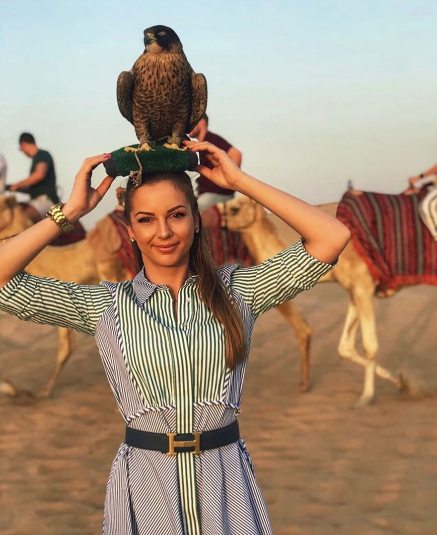 Η Λόπεζ δεν ήθελε ούτε να την κοιτάζουμε, λέει η αεροσυνοδός που την ξεμπρόστιασε - Αγενής και η Άνιστον