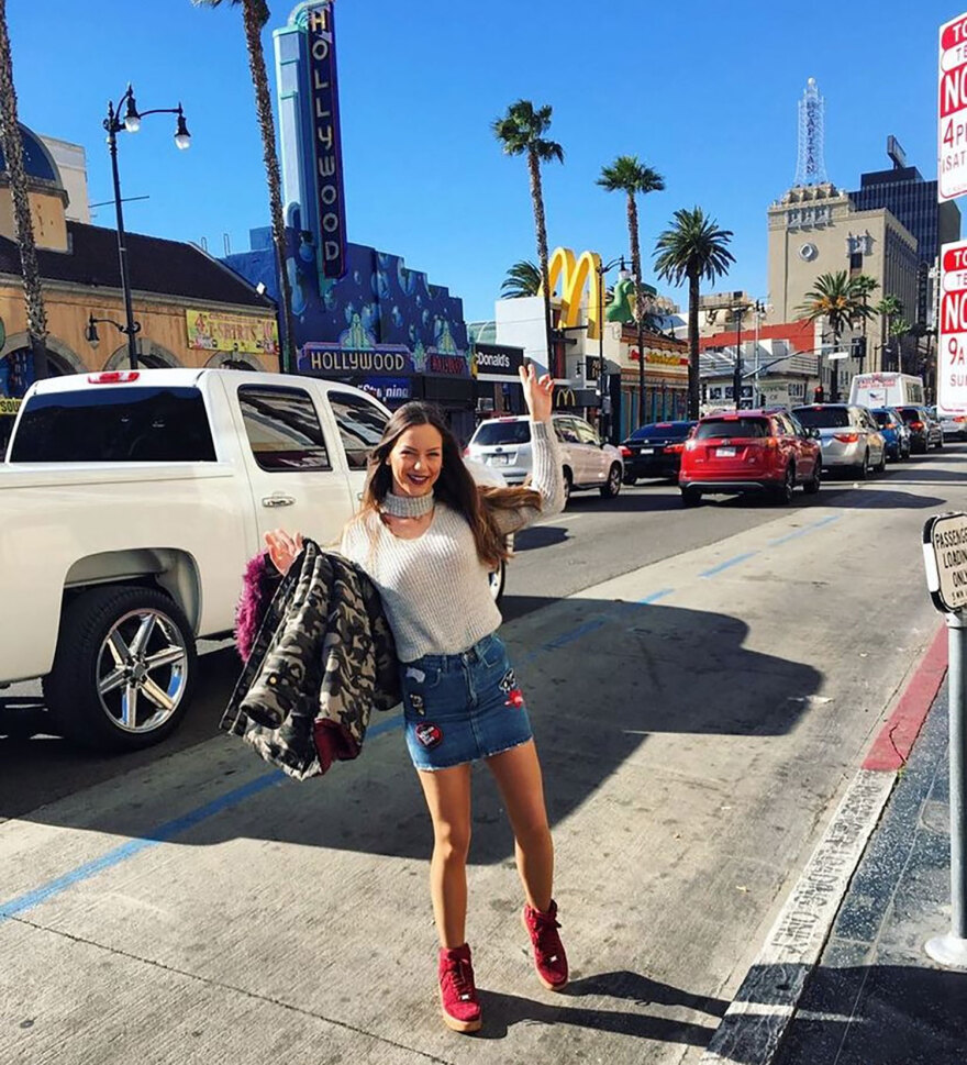 Η Λόπεζ δεν ήθελε ούτε να την κοιτάζουμε, λέει η αεροσυνοδός που την ξεμπρόστιασε - Αγενής και η Άνιστον