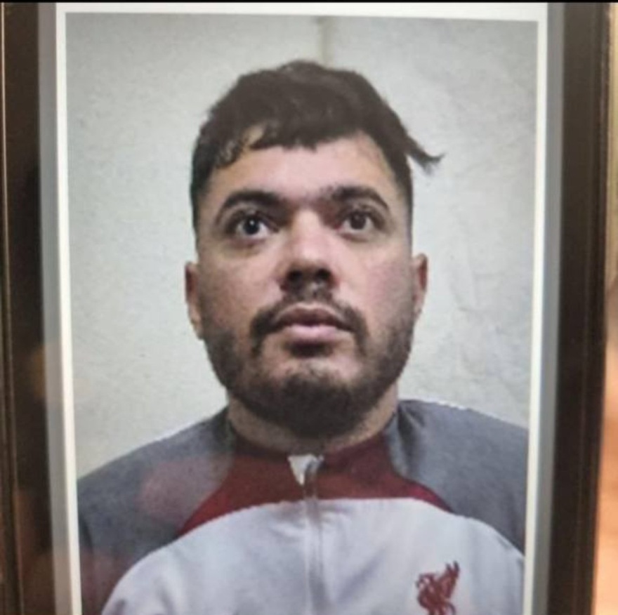 Γαλλία: Ποιος είναι ο Μοχάμεντ Αμρά  - Σκληρός ποινικός που απέδρασε στη φονική ενέδρα στη Νορμανδία 