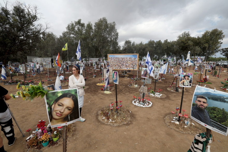 Συνεχείς αεροπορικοί βομβαρδισμοί στη Γάζα - Φεύγουν μαζικά με όποιο μέσο βρουν οι κάτοικοι στη Ράφα