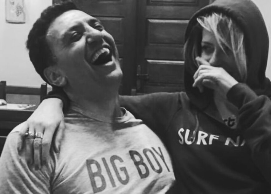 Τζένη Μπαλατσινού: Εύχεται στον Βασίλη Κικίλια για τα γενέθλιά του με ασπρόμαυρες φωτογραφίες τους