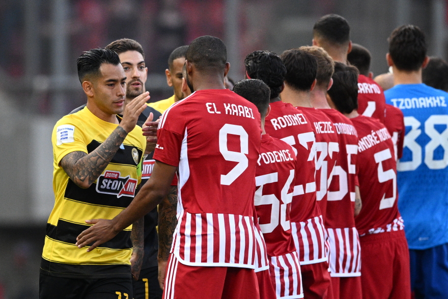 Την γκρέμισε από την κορυφή - Ο Ολυμπιακός 2-0 την ΑΕΚ στον Πειραιά - Δείτε τα γκολ 