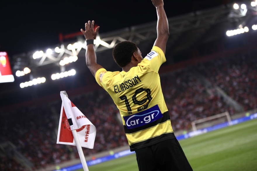 Την γκρέμισε από την κορυφή - Ο Ολυμπιακός 2-0 την ΑΕΚ στον Πειραιά - Δείτε τα γκολ 