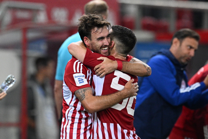 Την γκρέμισε από την κορυφή - Ο Ολυμπιακός 2-0 την ΑΕΚ στον Πειραιά - Δείτε τα γκολ 