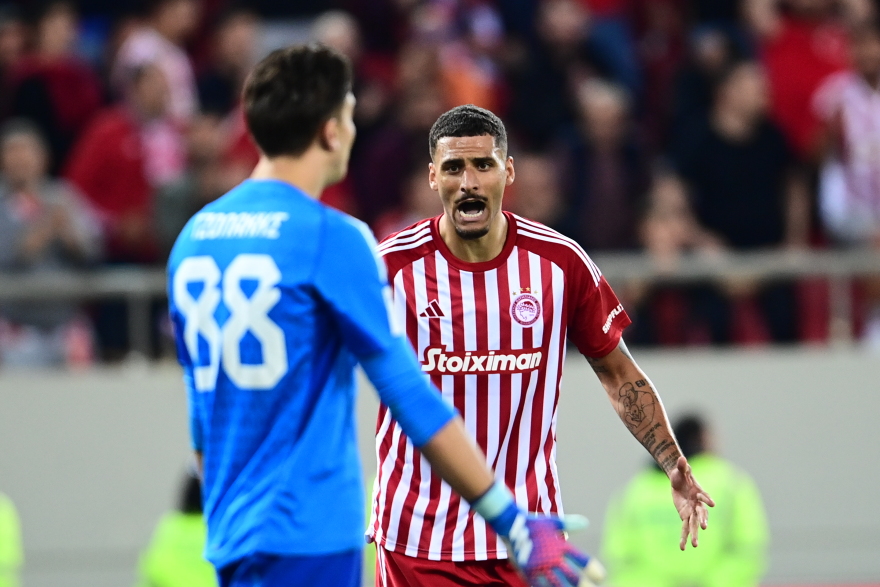 Την γκρέμισε από την κορυφή - Ο Ολυμπιακός 2-0 την ΑΕΚ στον Πειραιά - Δείτε τα γκολ 