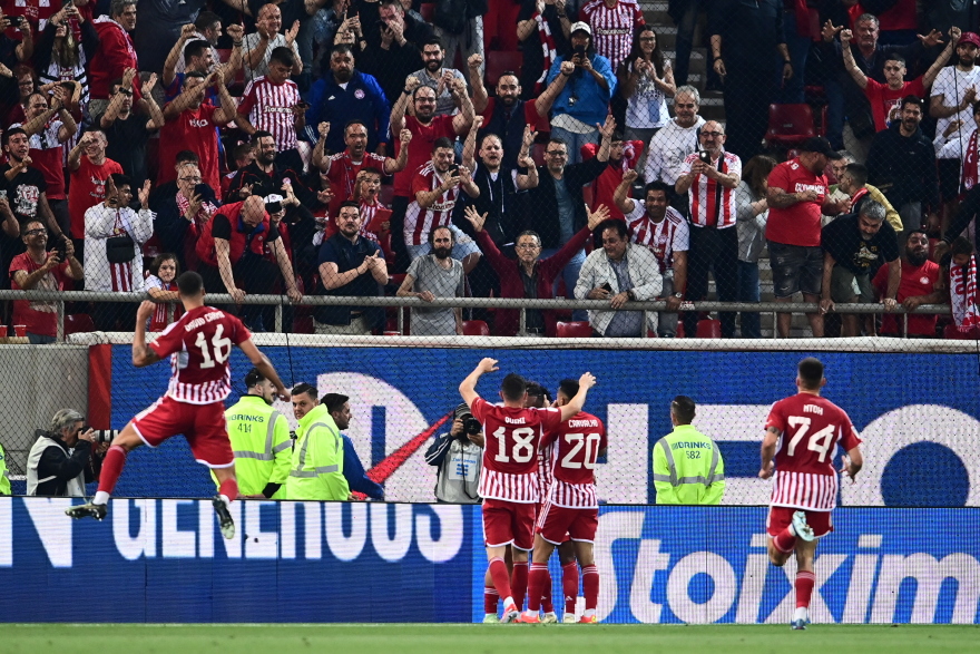 Την γκρέμισε από την κορυφή - Ο Ολυμπιακός 2-0 την ΑΕΚ στον Πειραιά - Δείτε τα γκολ 