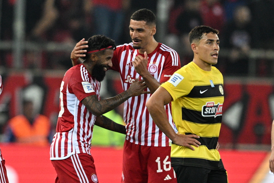 Την γκρέμισε από την κορυφή - Ο Ολυμπιακός 2-0 την ΑΕΚ στον Πειραιά - Δείτε τα γκολ 