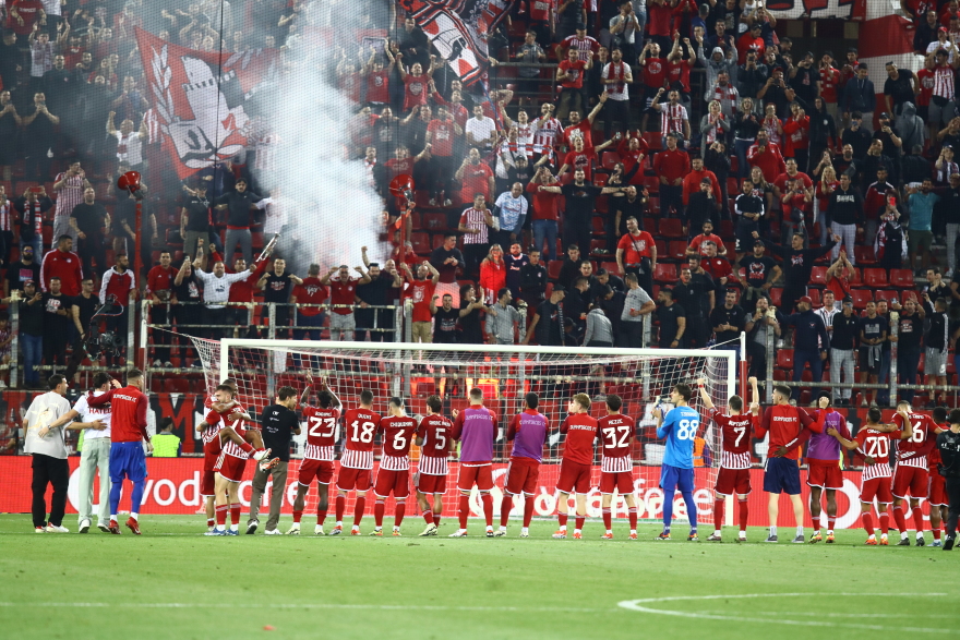 Την γκρέμισε από την κορυφή - Ο Ολυμπιακός 2-0 την ΑΕΚ στον Πειραιά - Δείτε τα γκολ 