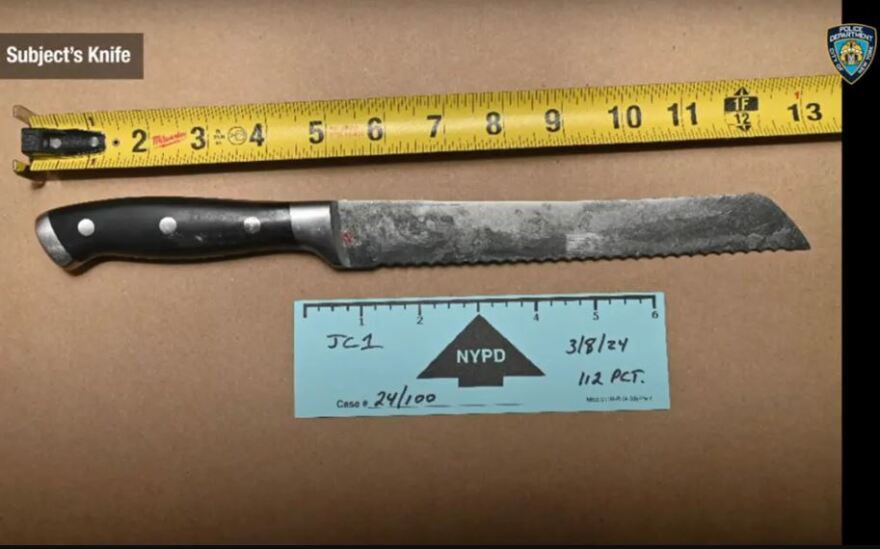 Νέα Υόρκη: Αστυνομικοί πυροβόλησαν και σκότωσαν άνδρα με μαχαίρι που τους επιτέθηκε στο Κουίνς